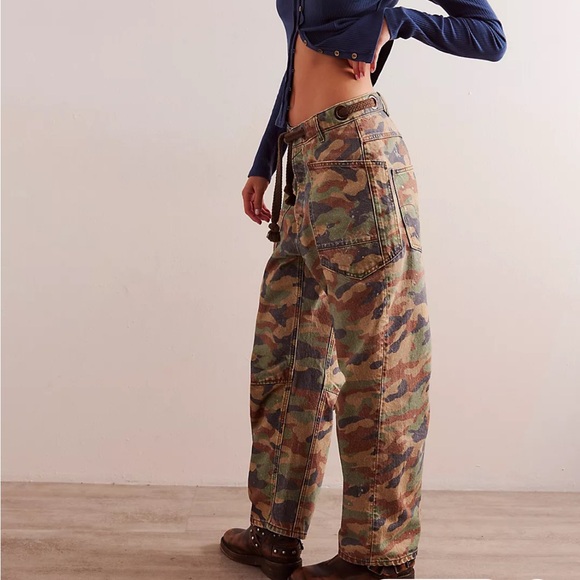 We The Free Moxie Printed Low - Slung Barrel Jeans - Picture 6 of 9